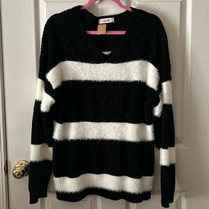 Mazik Women’s Size Large Block Striped V Neck Sweater Long Sleeve Knit Oversized